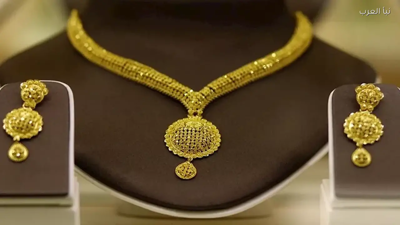 خبراء يوضحون هل تشتري أم تبيع الذهب الآن